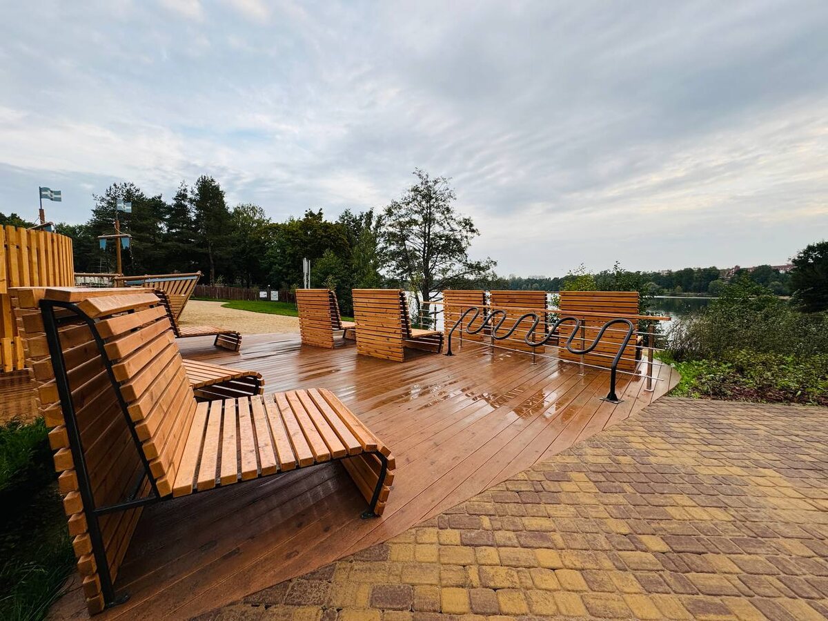 Фотография территории у Верхнего Суздальского озера «после» благоустройства. 