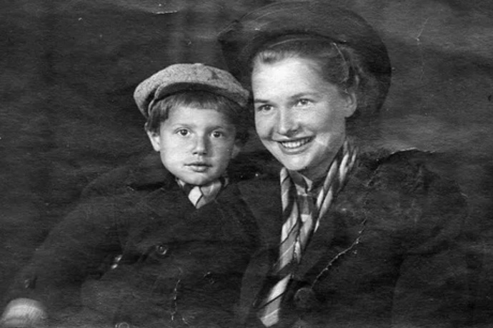 Пороховщиков с мамой Галиной. Фото: Pinterest