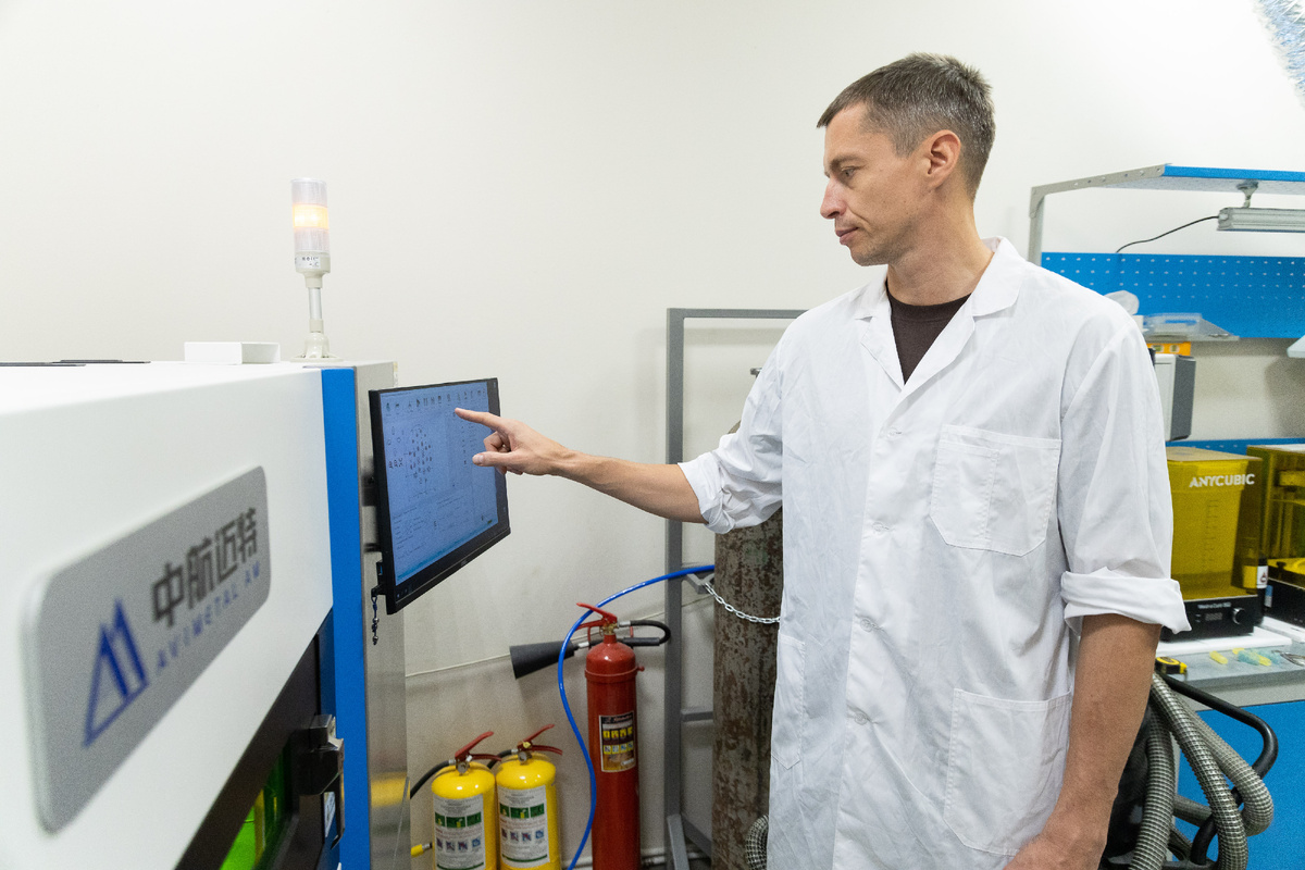 3D-печать позволяет создавать изделия почти любой формы. Фото: пресс-служба УрФУ / Родион Нарудинов. 