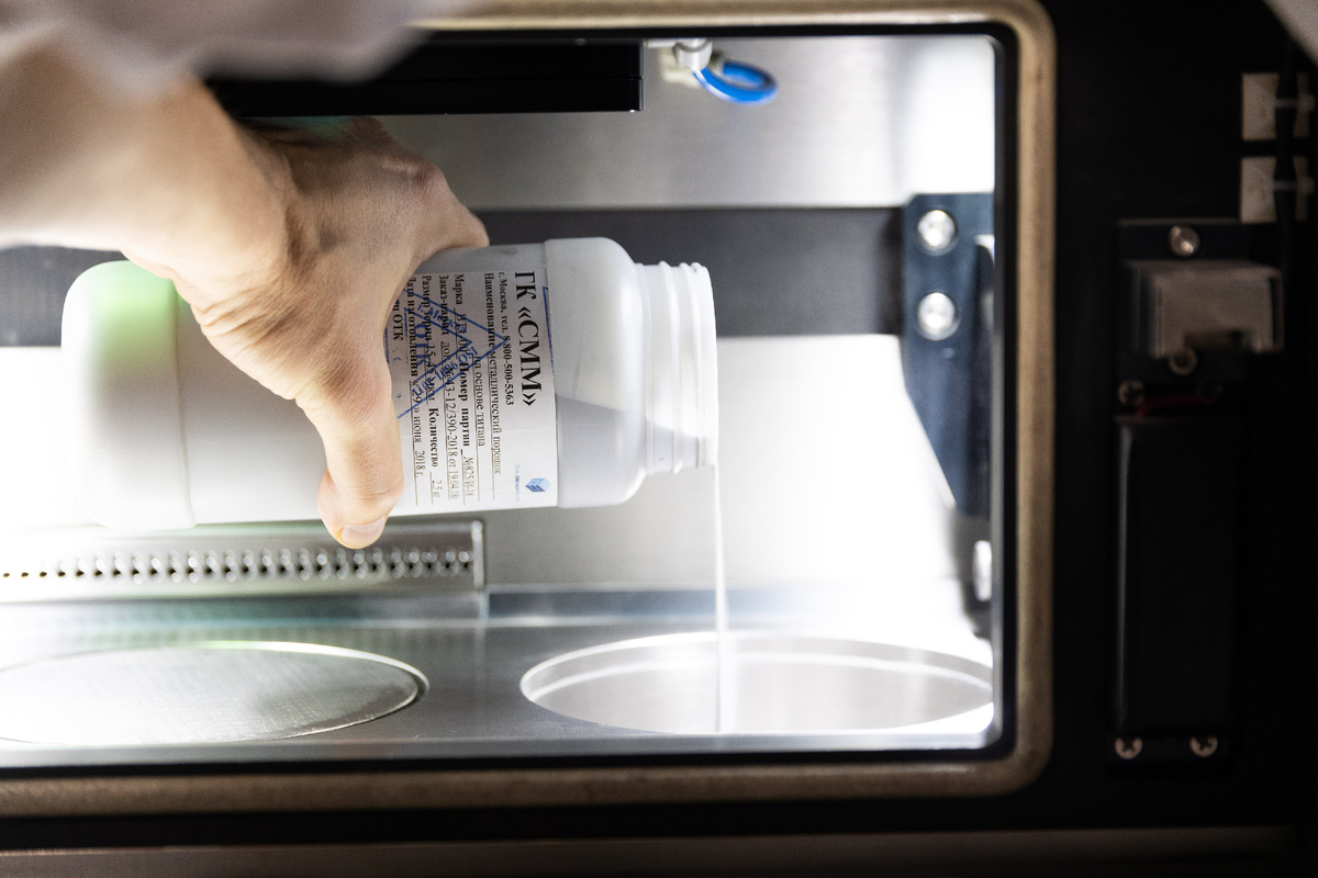 3D-печать позволяет создавать изделия почти любой формы. Фото: пресс-служба УрФУ / Родион Нарудинов. 