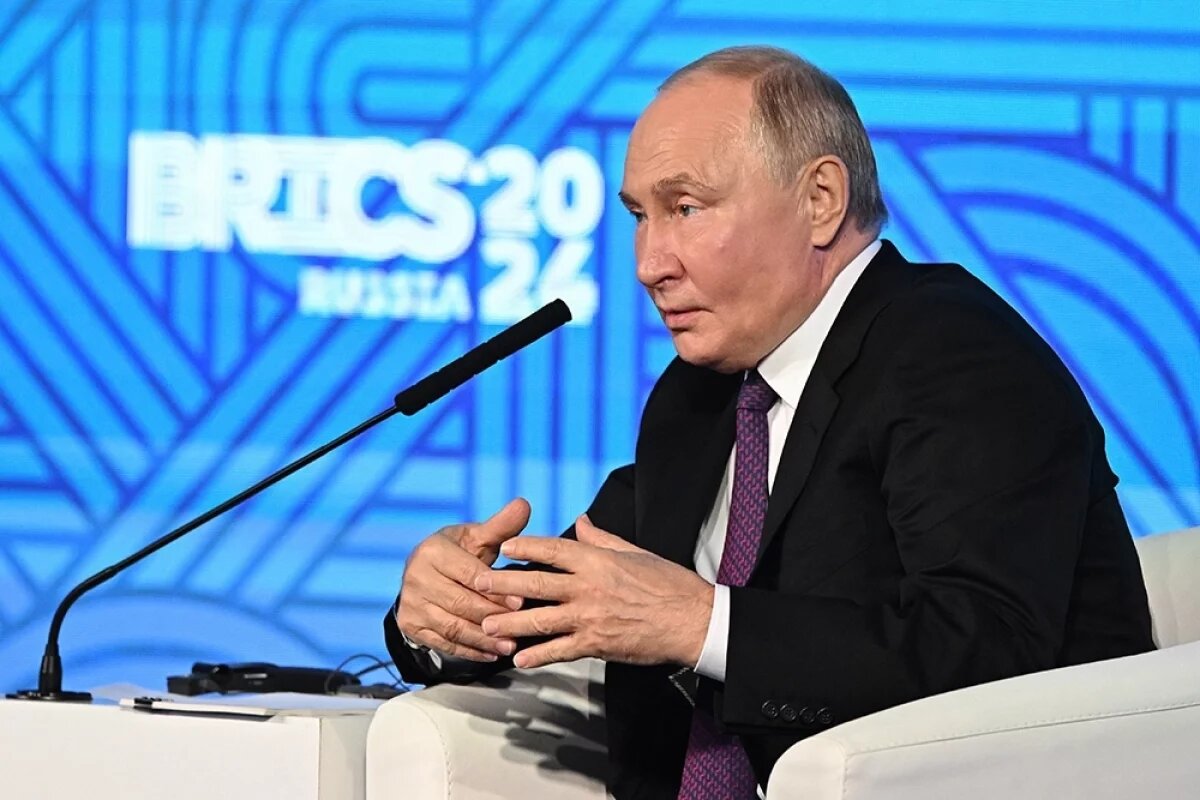    Президент РФ Владимир Путин на пленарном заседании Делового форума БРИКС в Москве.