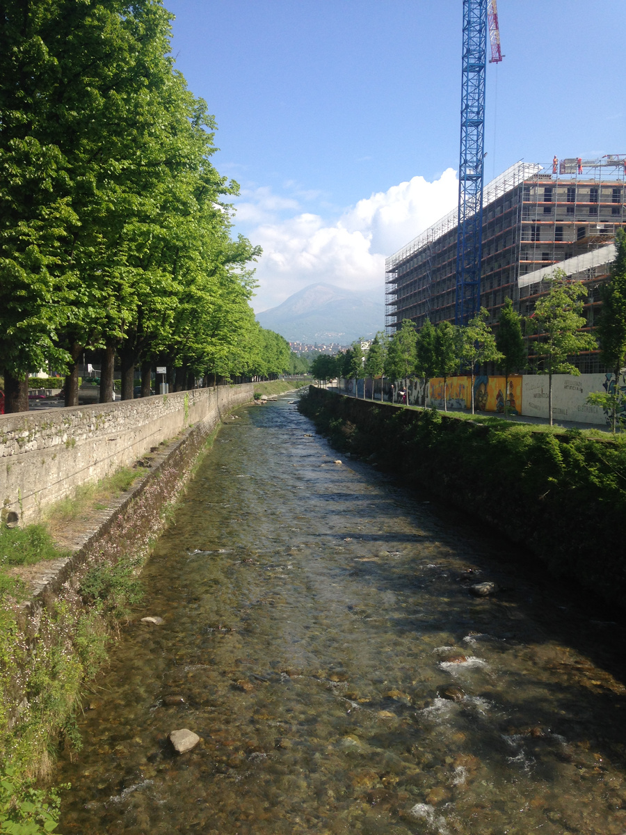 Первое, что мы увидели, сойдя с автобуса. Фото автора