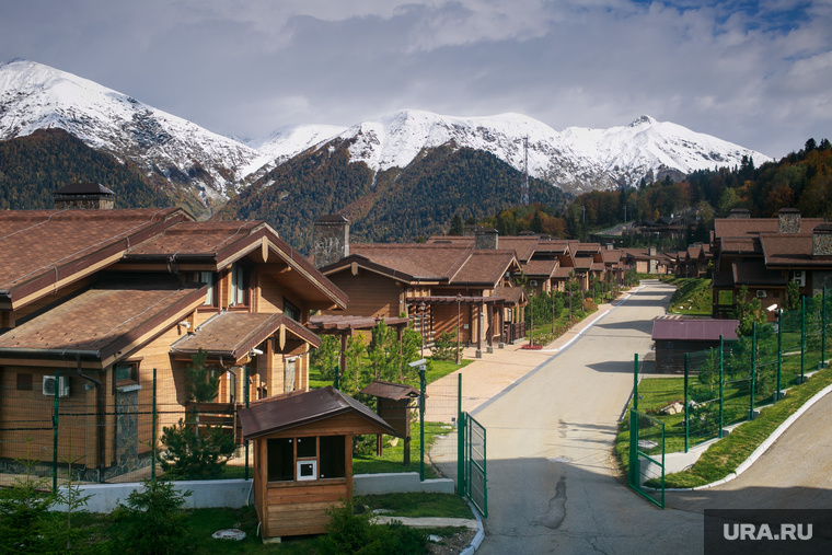    Уютная деревня для туристов в Красной Поляне