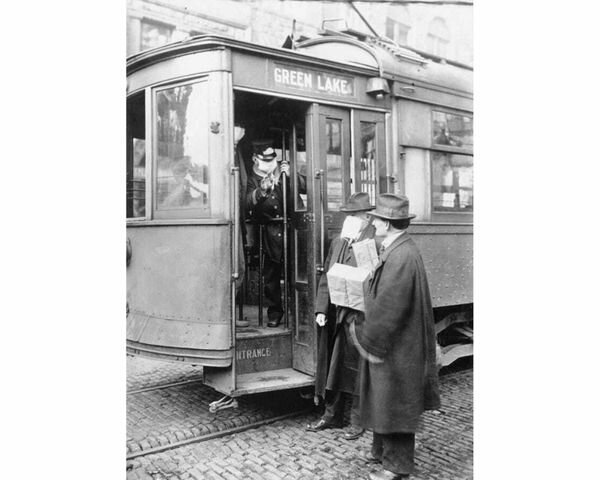 Повсеместно использовались марлевые повязки. Некоторые пропитывали их камфорой: считалось, что это придаёт им дополнительные защитные свойства