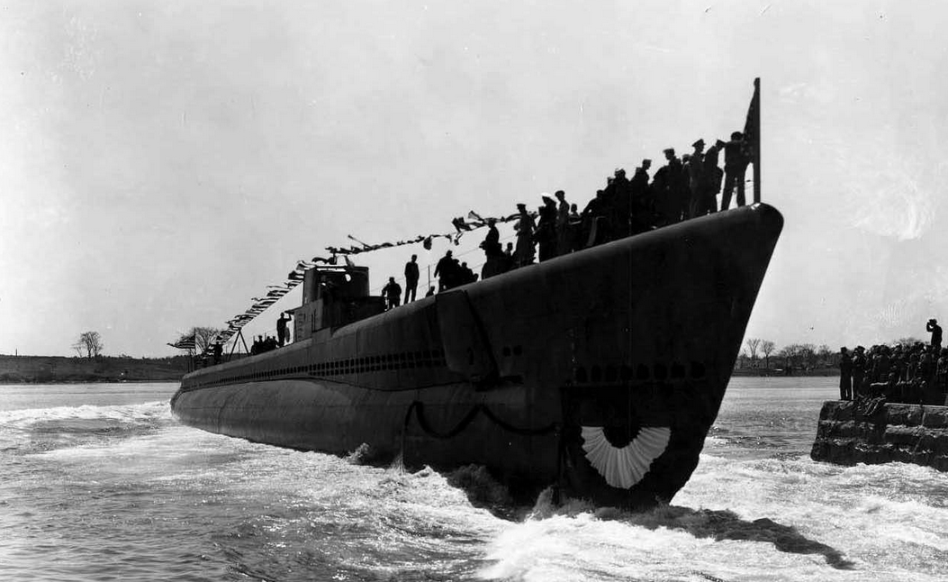 Спуск на воду подводной лодки SS-310 "Батфиш"