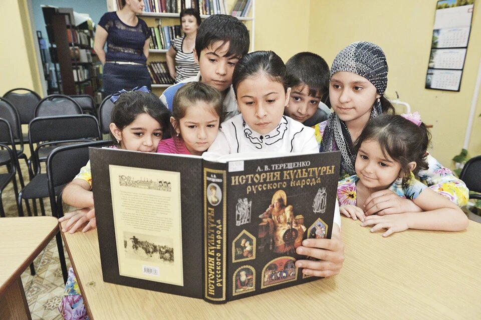 Собкор «КП» изучила, уживаются ли дети горожан и приезжих из других стран за школьной партой. Фото: Олег РУКАВИЦЫН