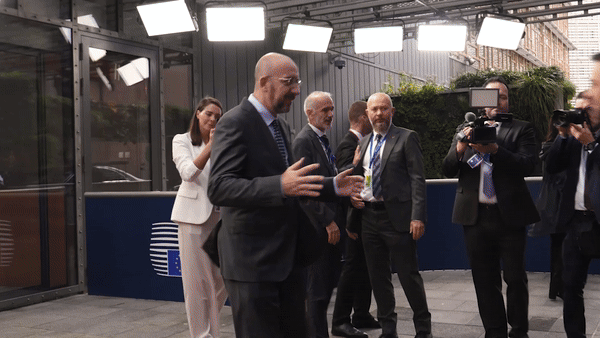 ЗЕЛЕНСКИЙ ПРЕДЛАГАЕТ СТРАНАМ НАТО ВСТУПИТЬ В ВОЙНУ НА СТОРОНЕ УКРАИНЫ. GIF C ТГ-КАНАЛА ZELENSKY