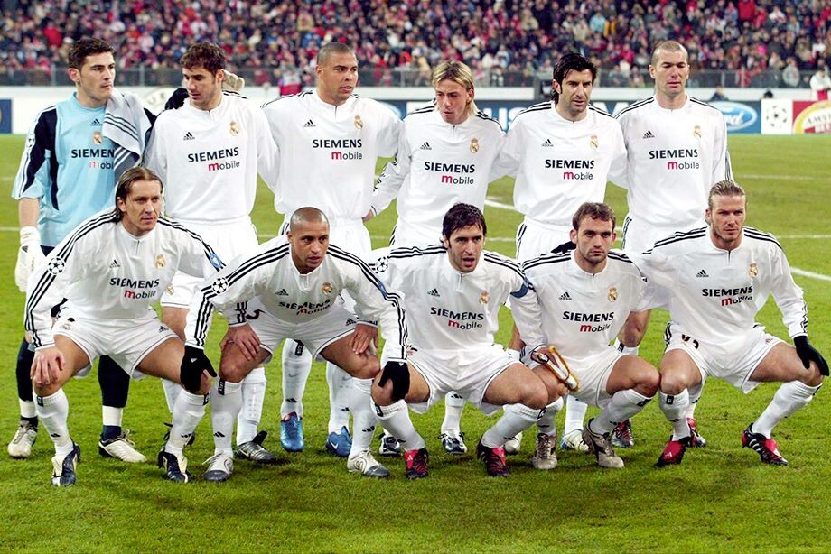 Великий состав Мадридского "Реала" 2005 года.