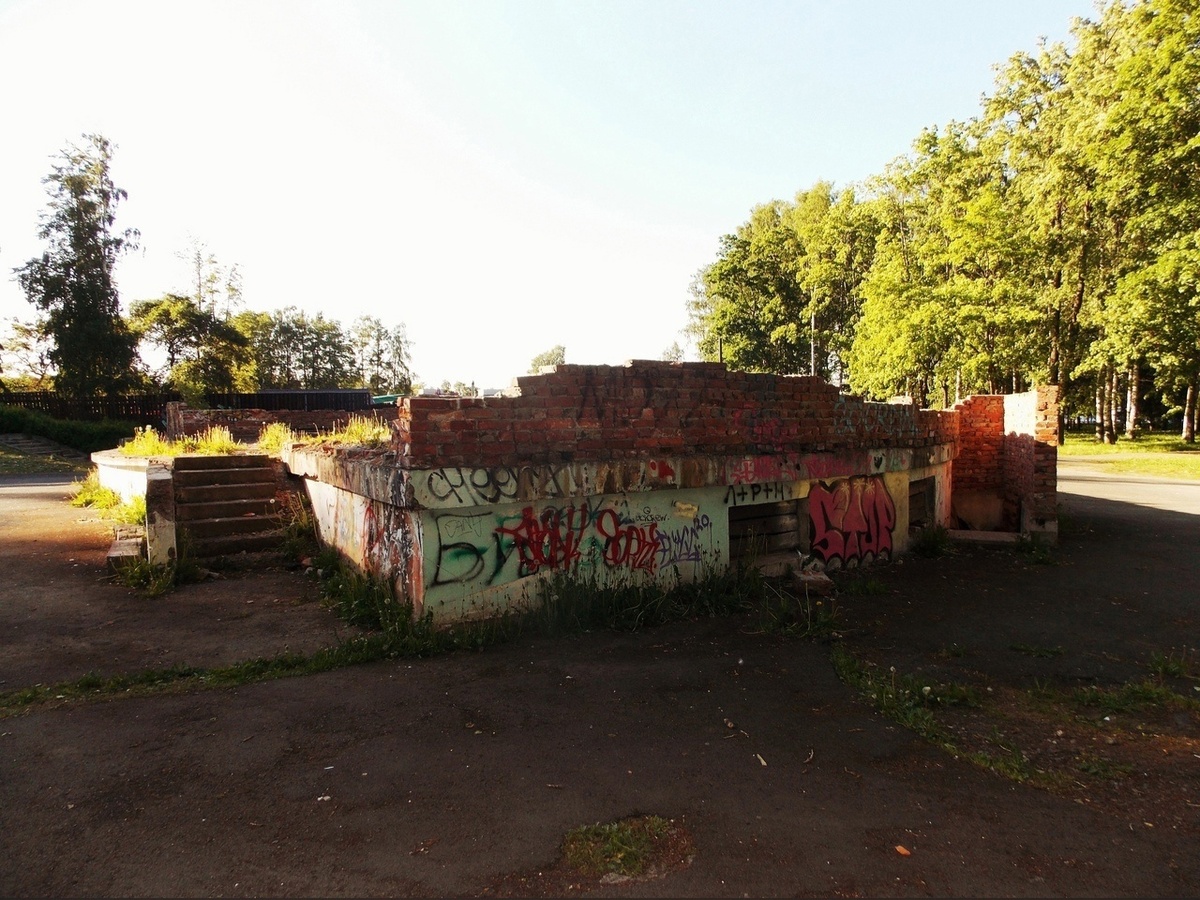 Здесь необходилось без концертов на праздниках.