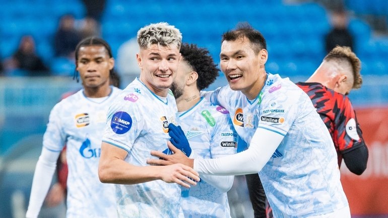    Футболисты «Зенита» празднуют гол в ворота «Акрона».Вячеслав Евдокимов / ФК «Зенит»