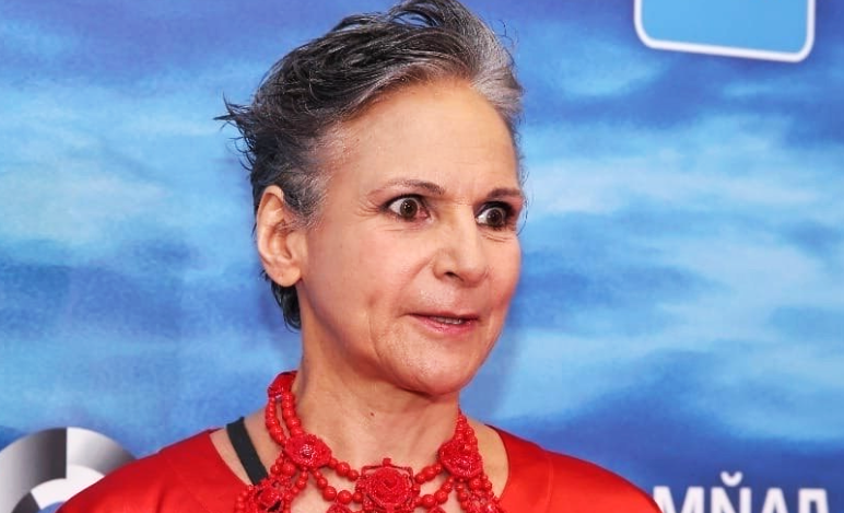 на фото Людмила Артемьева