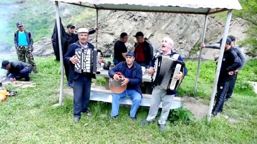 Даргинские мотивы - встреча у родника, Магомед, Нажмудин, Магомедкади, Муталим и др. у села Худуц