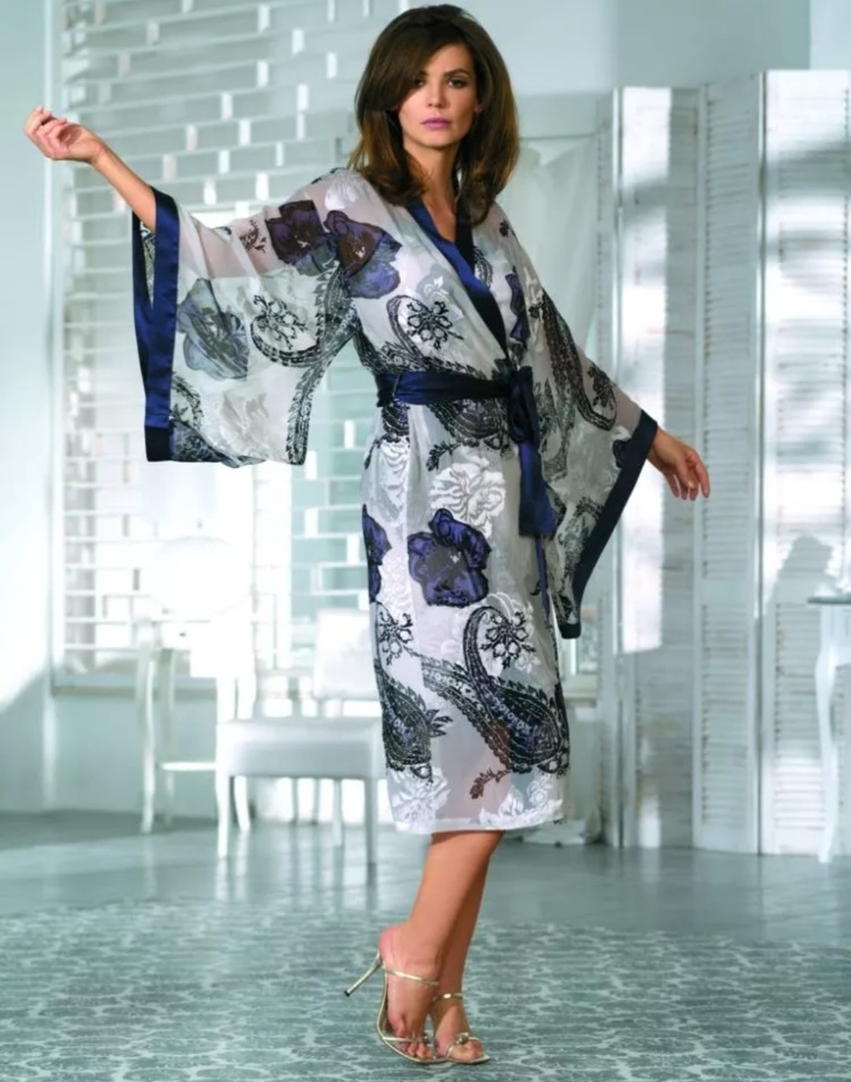 Женский халат кимоно с широкими рукавами. Как называется халат с широкими рукавами. Халат mia-amore da vinci. Как называется халат с широкими рукавами. Mia-mia №17673 халат "ruby".