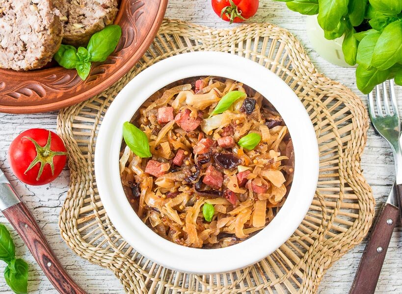    Тушеная капуста с черносливом