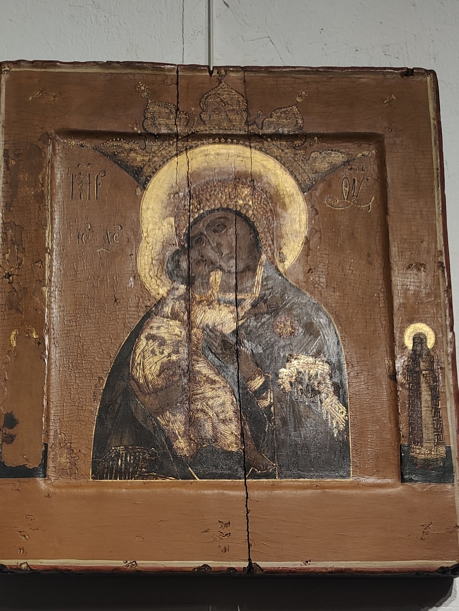 Богоматерь Умиление Владимирская –Можайская. Приписывается Прокопию Чирину, Строгановская школа, 1627г Паркетирование и поновление XIX в Москва дерево, грунт, темпера,  листовой двойник. Фото автора.