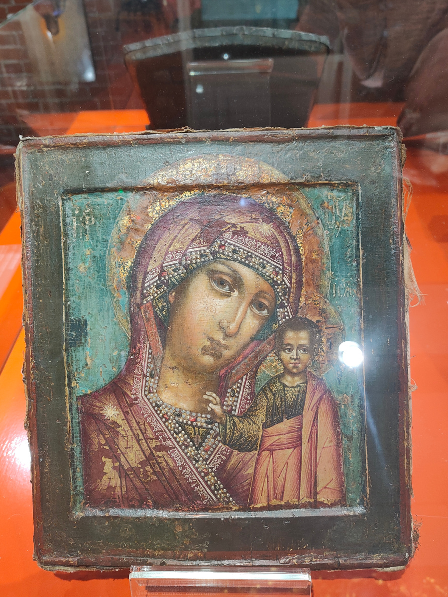 Богоматерь Казанская. Круг мастеров Оружейной палаты. Последняя четверть XVII - начало XVIII в. Москва. Дерево, левкас, смешанные техники.