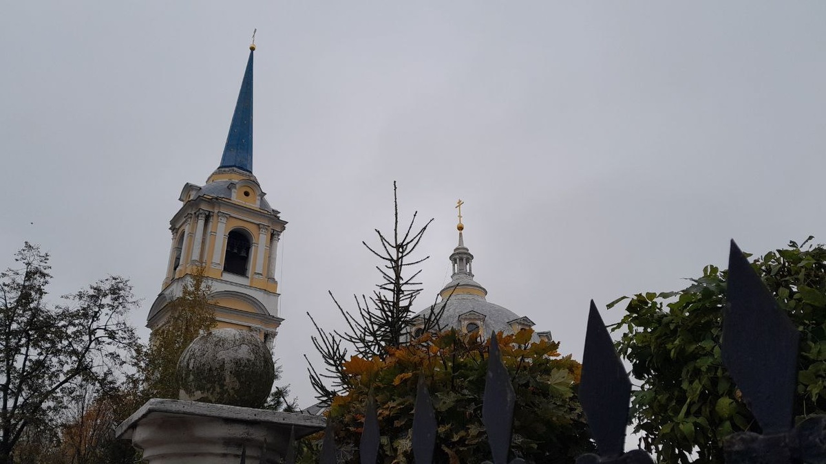 Вид со стороны усадьбы