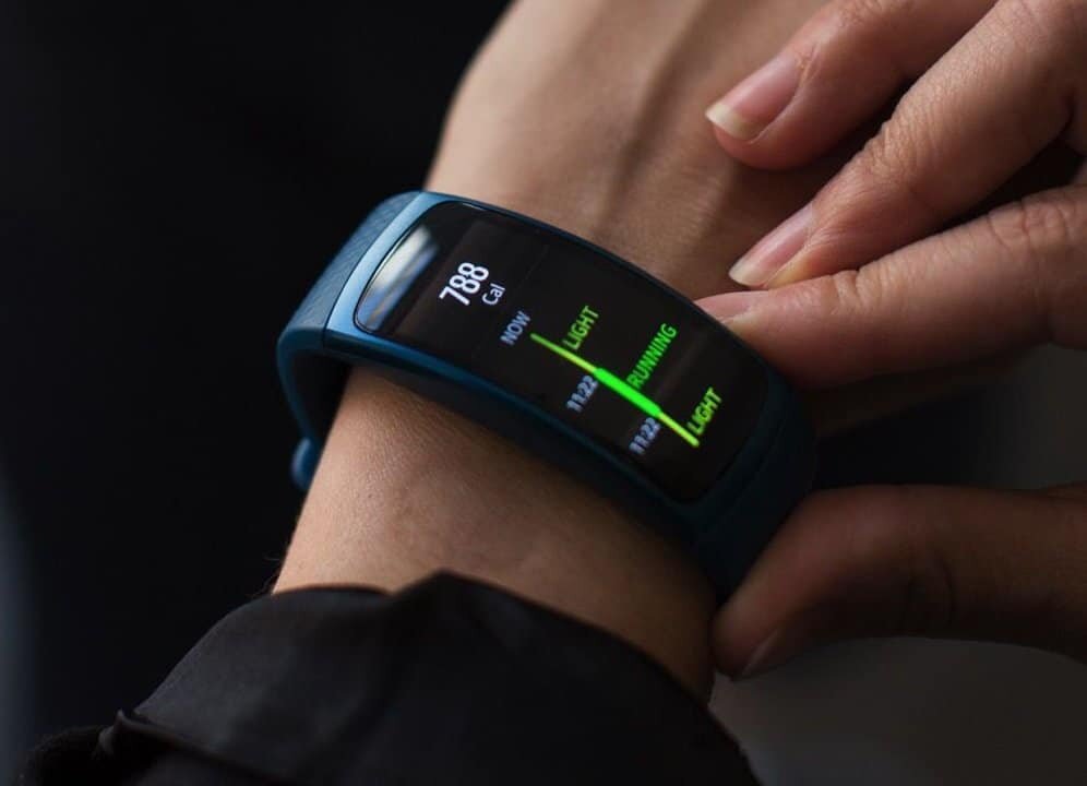 https://static.tildacdn.com/tild3830-6364-4261-b237-303632323639/Samsung-Gear-Fit2-fi.jpg