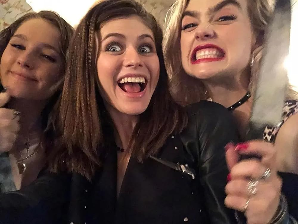 Кадр из фильма «We Summon the Darkness». Режиссер: Марк Мейерс. Производство: Common Enemy, Highland Film Group (HFG), Iconic Media One, LB Entertainment, Litecoin Foundation, Magna Entertainment, MEP Capital, Nightshade Entertainment, thefyzz. Прокат: Каскад фильм