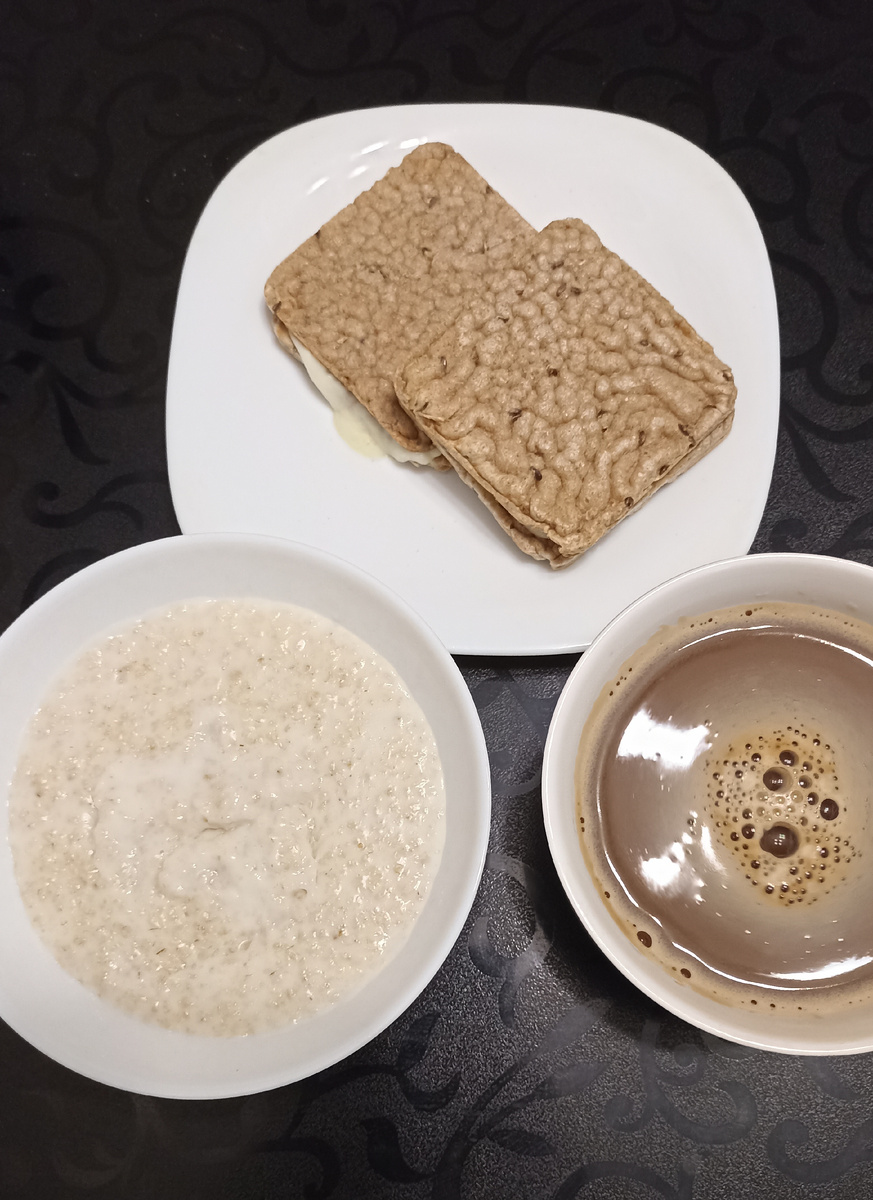 Завтрак. Ну не умею я делать красивые фото🤷