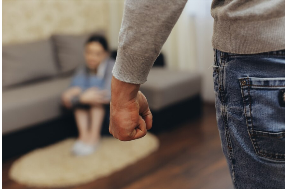 Насилие в отношениях: уйти, нельзя остаться (источник: pixeles.com)