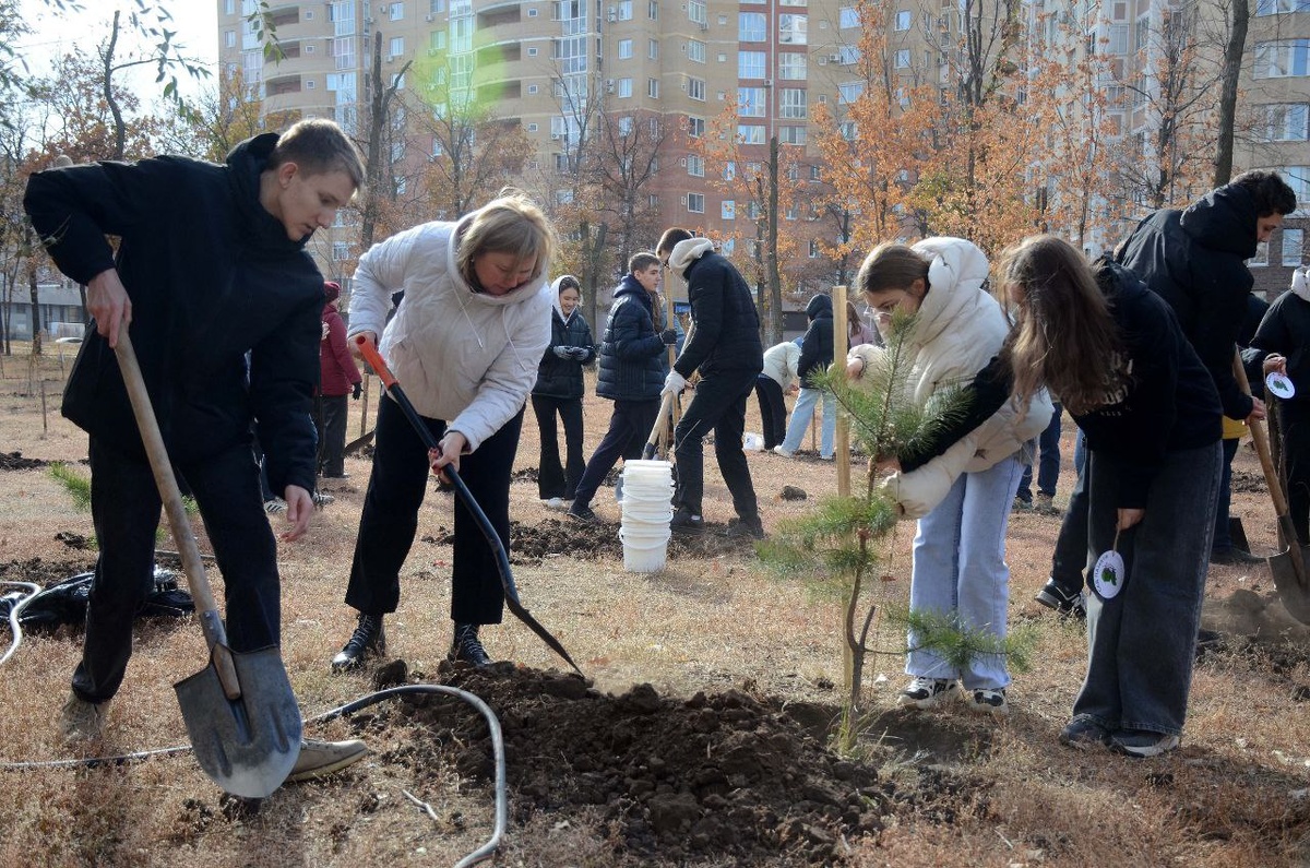  📷    В Оренбурге на улице Просторной заложили Сад счастливой семьи Кристина Просвиркина