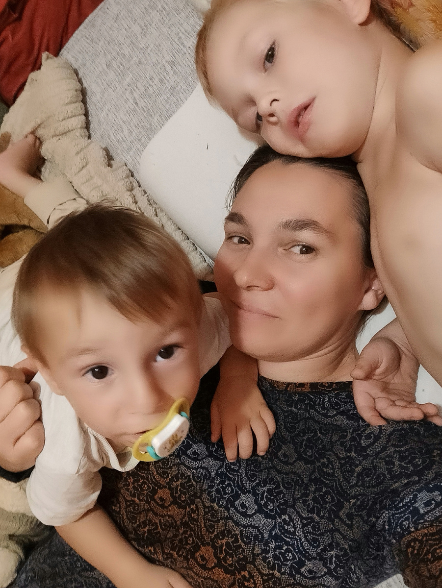 Вместе на диване