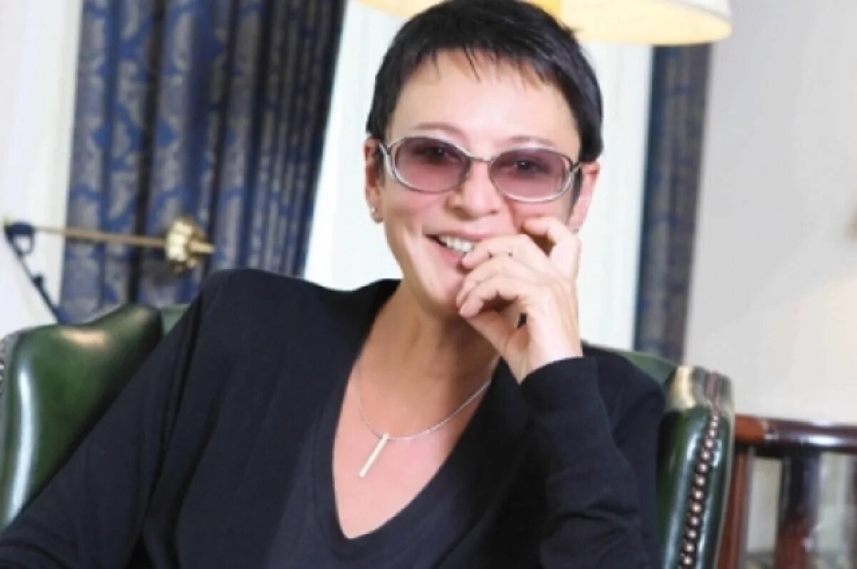    Ирина Хакамада купила дизайнерскую жилетку из Нижнего Новгорода