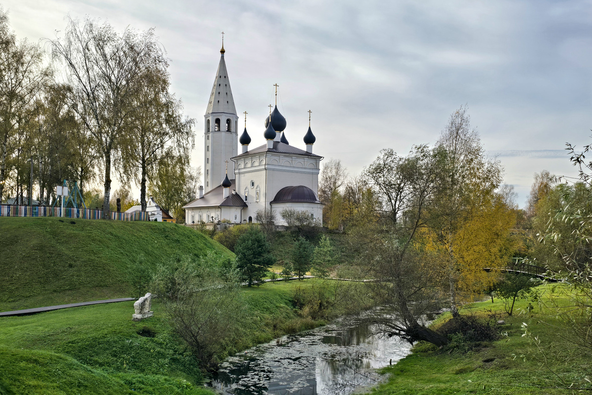 Церковь Воскресения Христова в Вятском