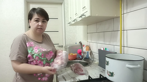 Варю холодец и разделываю мясо