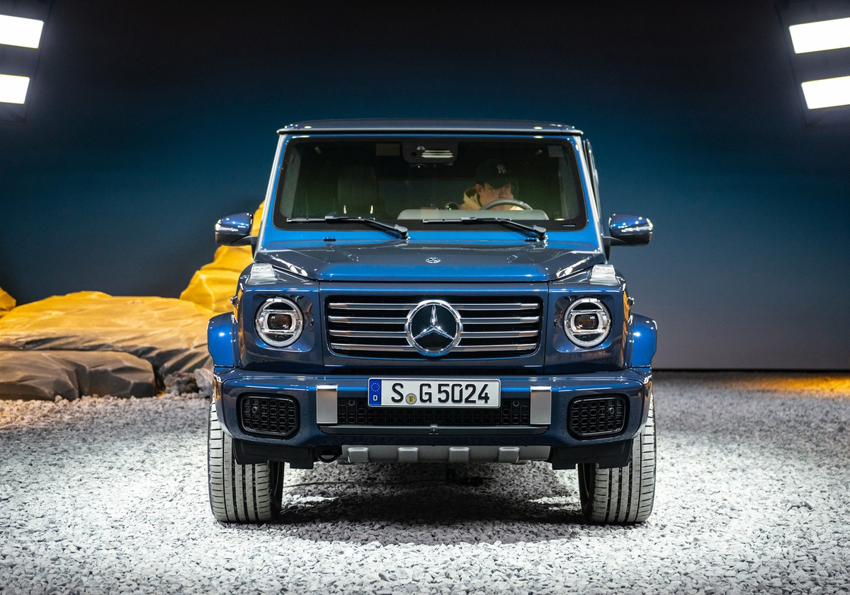 Офоромление передней части Mercedes-Benz G 500 