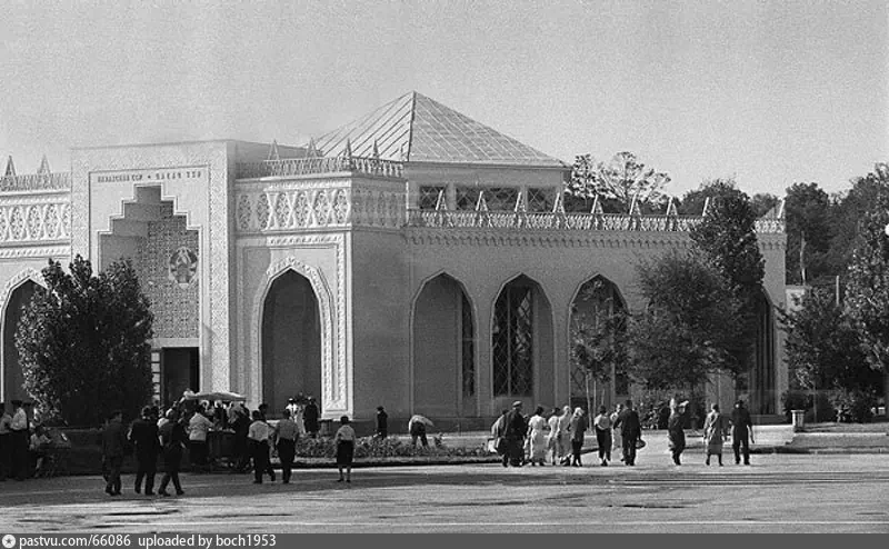 Павильон Казахской ССР, построенный к открытию выставки в 1939 году. С сайта www.pastvu.com.