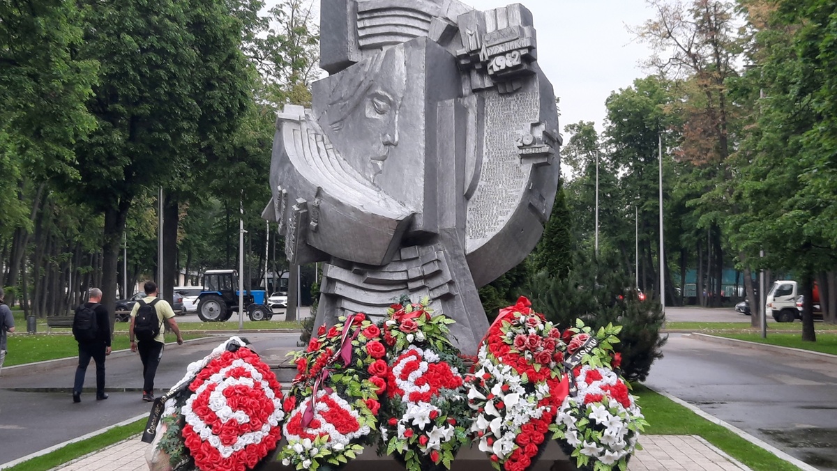 Памятник погибшим 20 октября 1982 года в «Лужниках»