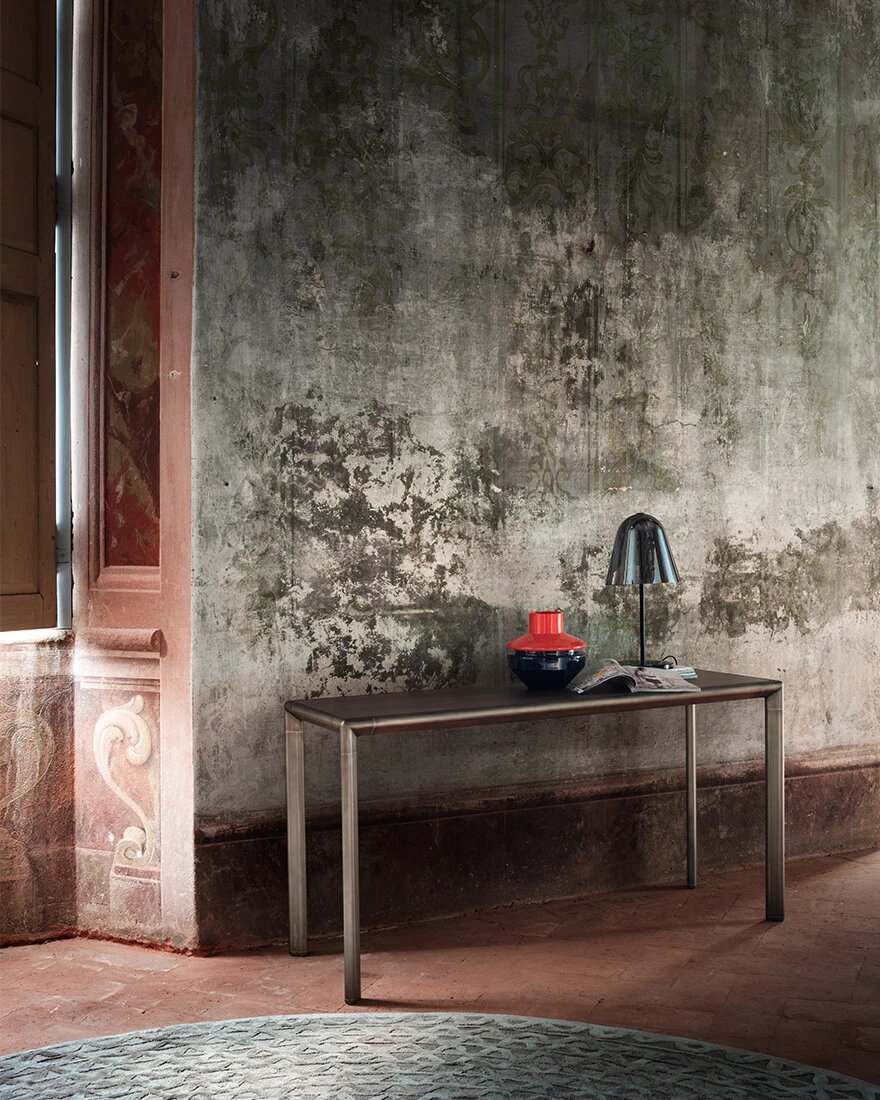 Консоль Frame, выставка Salone del Mobile 2024, автор: дизайн Стефано Джованнони 