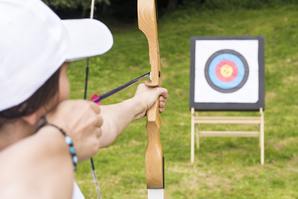 https://ru.freepik.com/free-photo/young-female-archer-holding-his-bow-aiming-target-sport-recreation-concept_17660784.htm#fromView=image_search&page=1&position=0&uuid=86269fff-4c45-4a63-9fec-9620dd9ebda8