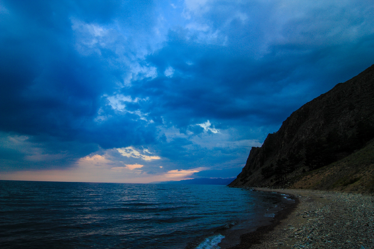 Вечер на Байкале. Завершение очередного походного дня.