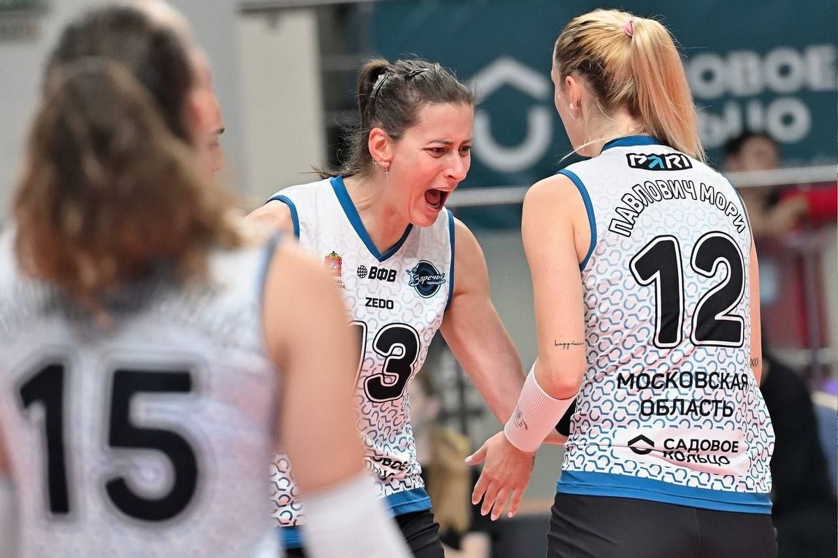 Карьерная "перезагрузка" в "Заречье" идет успешно: команда побеждает, Мария Халецкая (номер 13) снова получает призы лучшего игрока матча. Фото: волейбольный клуб "Протон" (Саратов)