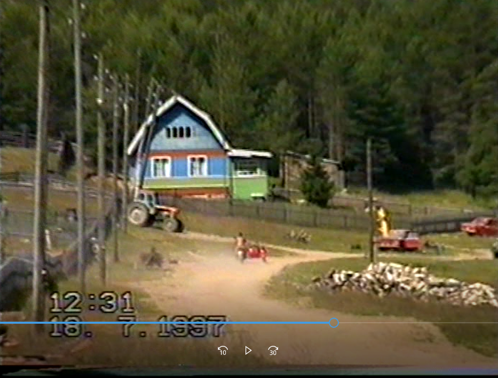 Это скриншот моего дома с аналоговой видеозаписи. 1997 год. 