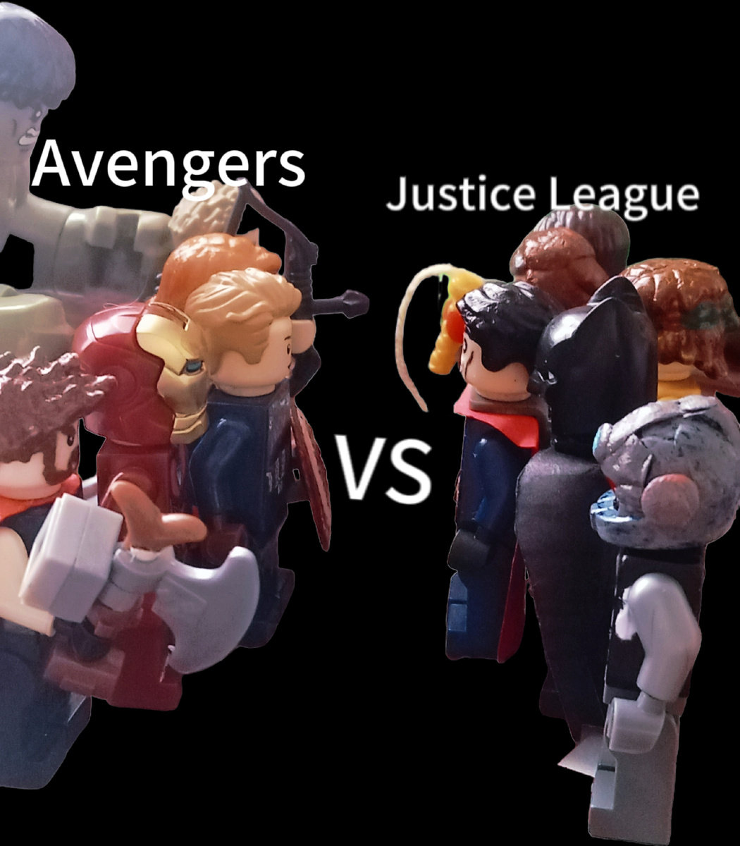 Персонажи из Мстителей: Капитан америка, Железный человек, Тор, Халк, Чёрная вдова, Соколиный глаз.          Персонажи из Лиги справедливости: Супермен, Бэтмэн, Киборг, Чудо-женщина, Зелёный фонарь, Аквамэн. 