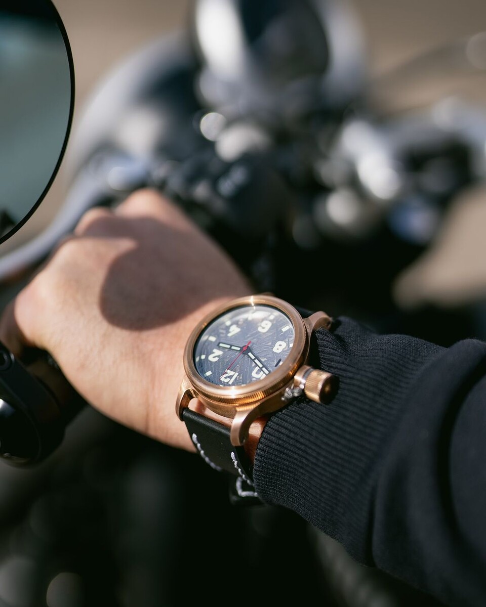 Часы ЗЧЗ Агат на руке Михаила М.: бронза 46 мм с циферблатом из метеорита