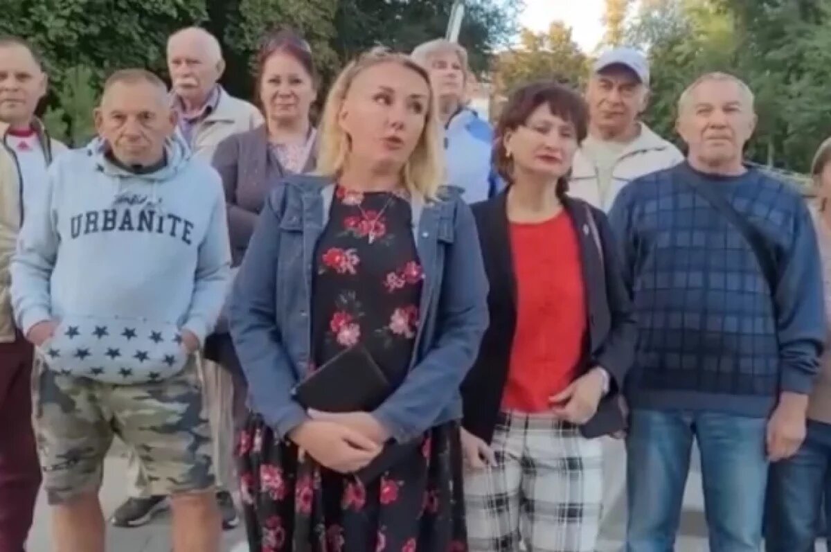    Местные жители возмущены тем, что работы по обновлению парка «Дружба» идут очень долго.