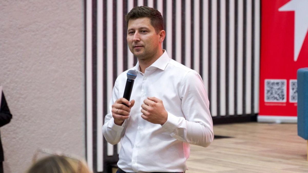    Юрий Мироненко встретился с участниками проекта Движения Первых «Классная встреча» Марина Шарт