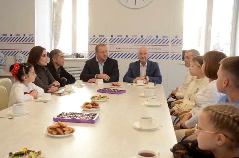    В канун Дня отца в Штабе общественной поддержки Оренбуржья прошла встреча Марина Шарт