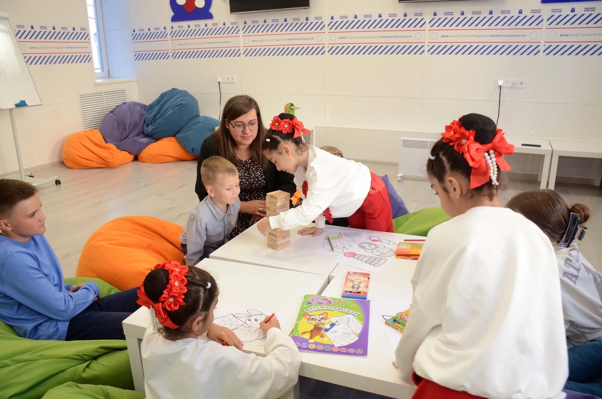    В канун Дня отца в Штабе общественной поддержки Оренбуржья прошла встреча Марина Шарт