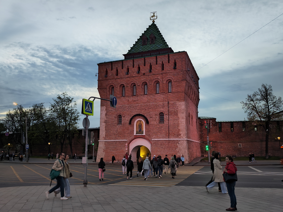 Дмитриевская башня нижегородского кремля. Источник: фото автора
