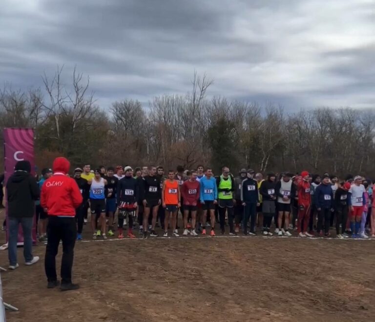    В Оренбурге на массовый кроссовый забег вышли 180 участников Марина Шарт