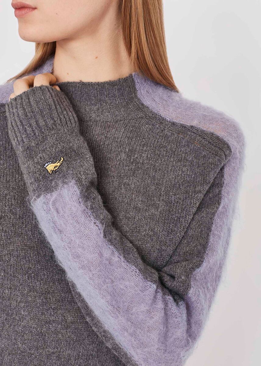 Источник: https://bellafreud.com/collections/womens-knitwear/products/mohair-stripe-britt-jumper-wool-cashmere-grey-lavender