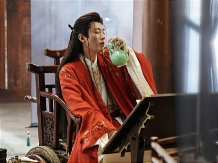 Лю Сюэ И в роли третьего принца Муронга Цзин Хэ