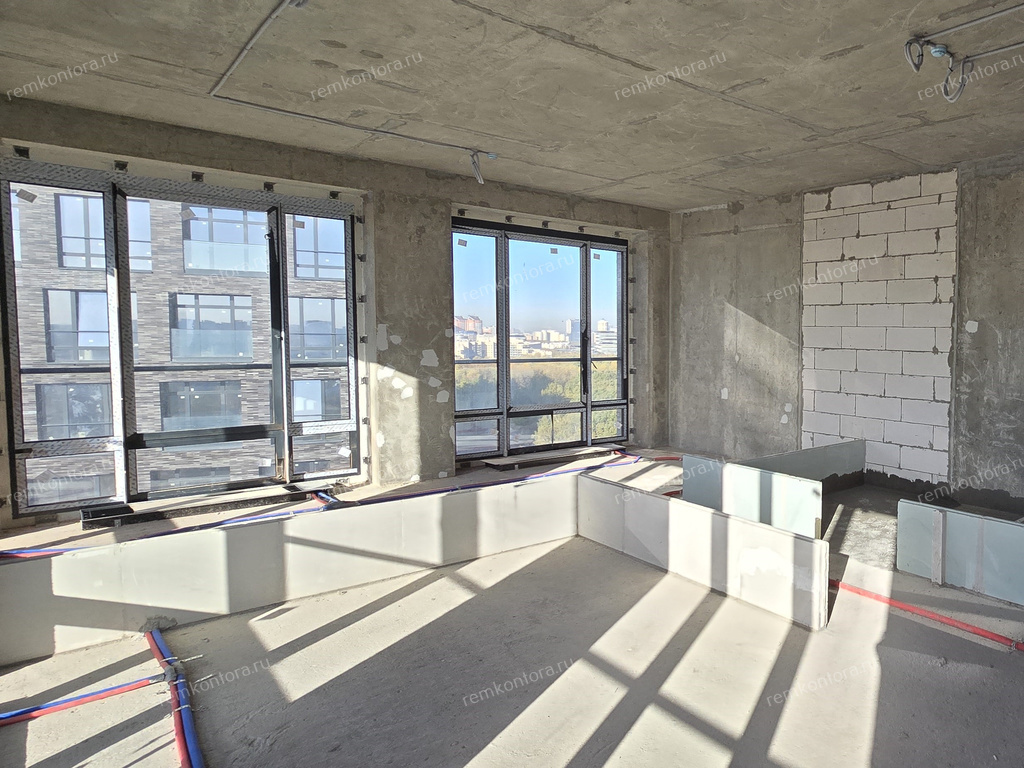 Часто застройщик выкладывает первый ряд блоков (трассировку), намечая будущие комнаты. Обычно этот ряд сносится, так как в индивидуальном дизайн-проекте план перегородок свой.