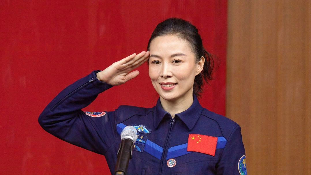 Китайская женщина-космонавт... Не агент КГБ, но тоже очень красивая
Изображение взято из Интернета для иллюстрации